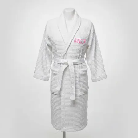 Брендированное полотенце с вышивкой