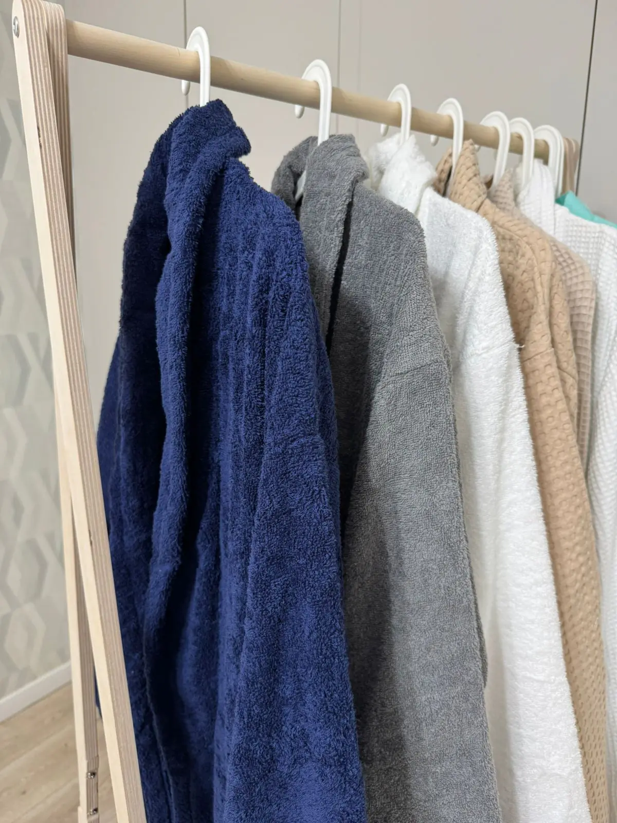 Махровые халаты для отелей с шалевым воротником, купить оптом